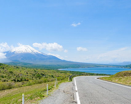 三国峠から望む富士山